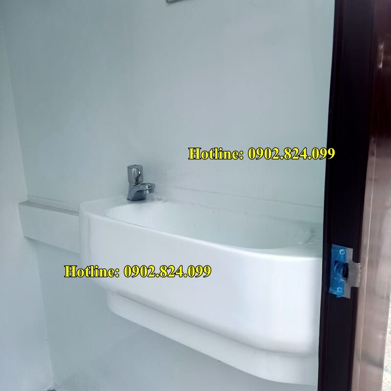 toilet di động bằng nhựa 